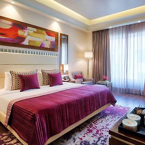 Club Queen Room